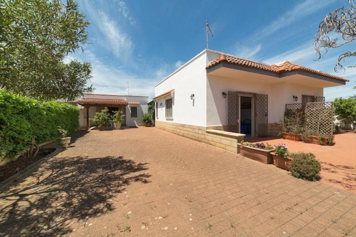 Villa Cucci Mono Luigi Casa Vacanze Torre Lapillo Exterior foto